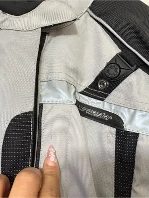 Pre-owned L.A. Idol black skinny jeans in good condition. Features a faded black thumbnail 9
