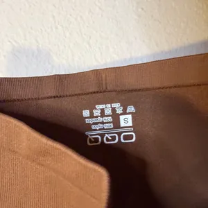 Women's Brown Long-Sleeve Scoop Neck Crop Top thumbnail 2