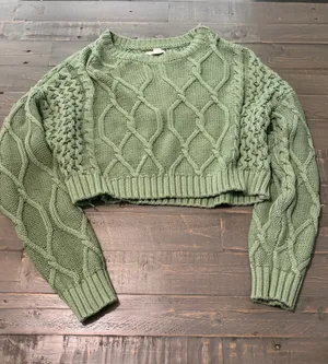 Aeropostale Women’s Large Green Cable Knit Cropped Sweater Long Sleeve thumbnail 1