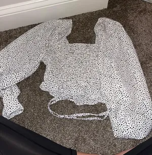 Puffer Sleeve Top Size M thumbnail 1