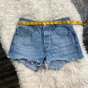LEVI'S 501 MEDIUM WASH BLUE DENIM SHORTS BUTTON FLY HIGH RISE CASUAL BASIC Y2K thumbnail 7