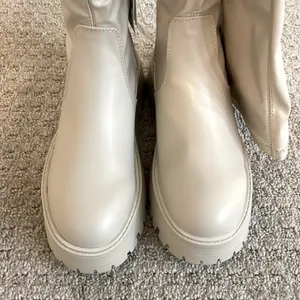 NWT- Pull & Bear Off White Over The Knee Chunky Heel Boots thumbnail 5