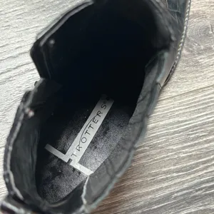 Trotters Black Croc Embossed Booties Square Toe Side‎ Zip Block Heel Size 5M thumbnail 10
