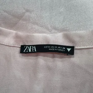 Zara Pink Satin Effect Crop Top Button Up Blouse Women’s Small thumbnail 4