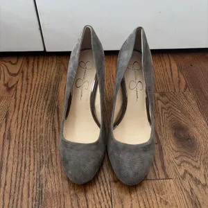 Jessica Simpson Bellemo Women’s Gray Suede Round Toe Block Heel Pumps Size 8.5 thumbnail 2