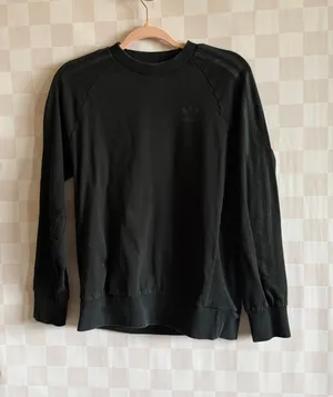 Sweater thumbnail 1