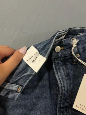 Good American Straight Leg Jeans in Medium Blue Wash thumbnail 5