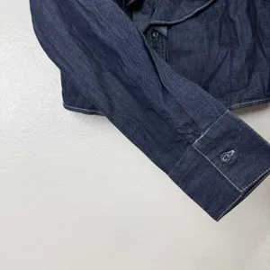 Avec Les Filles Shirt Womens Size Small Blue Denim Ruffle Front Cropped Top thumbnail 4