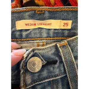 Levis Wedgie Straight Jeans Women 25 Blue Denim High Rise Button Fly Streetwear thumbnail 7