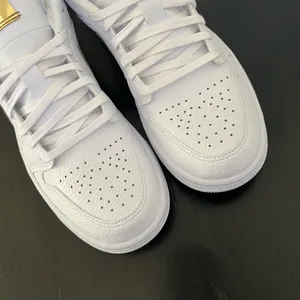 New NIKE Air Jordan 1 Retro Low 'White Metallic Gold' thumbnail 5