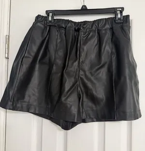 TopShop Women's Faux high rise Leather Black Elastic-Waist Shorts size 8 thumbnail 1
