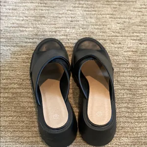Elegant Black Women's Slide Sandals Size 9 thumbnail 2