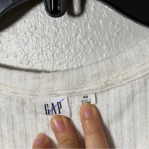 GAP‎ Women White Cream Ribbed Long Sleeve V-Neck Top Minimalist size XS thumbnail 4