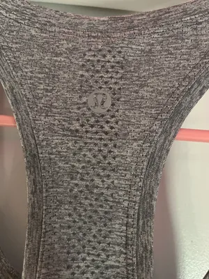 Lululemon Swiftly Racerback Tech Tank 2.0 Grey Slate/White Size 6 thumbnail 4