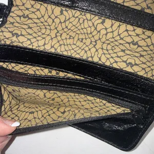 Vintage HOBO INTERNATIONAL Black Patent Leather Folding Wristlet Clutch Wallet thumbnail 9