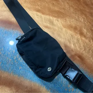 lululemon Everywhere Belt Bag Black OS unisex thumbnail 13