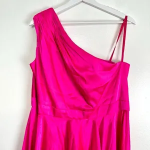 MAC DUGGAL One-Shoulder High-Low Satin Gown in Hot Pink Size Large thumbnail 3