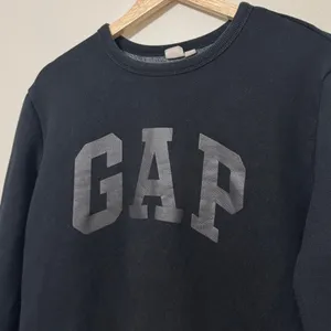 GAP Crewneck Sweatshirt Size Medium Washed Black Logo thumbnail 4