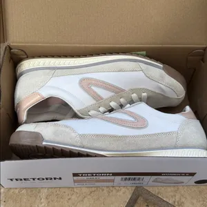 Tretorn Pink and White Women's Sneakers size 9 thumbnail 5