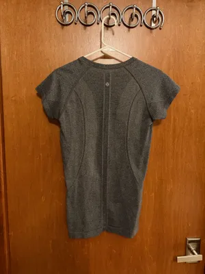 Lululemon Short Sleeve thumbnail 2