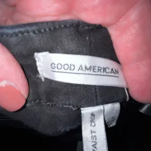 Good American black good waist crop jeans 12/31‎ thumbnail 5