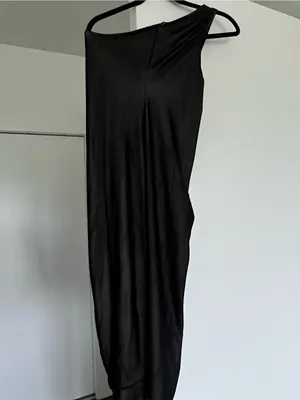 One-Shoulder Black Ruched Bodycon Midi Dress thumbnail 4