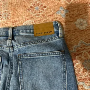 Aritzia denim forum the twiggy high rise flare 28L size 27 thumbnail 7