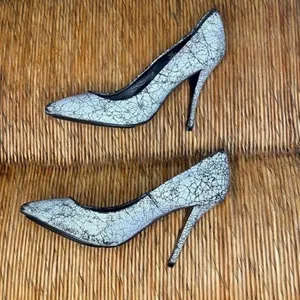 H&M Leather White & Black Crackled Stilettos 6.5‎ thumbnail 3