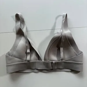 Athleta Gray Essential Bra A-C‎ Seamless Bralette Sports Bra Wireless Size S thumbnail 2