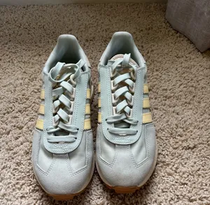 Women’s Adidas Retropy E5 Sneakers thumbnail 3