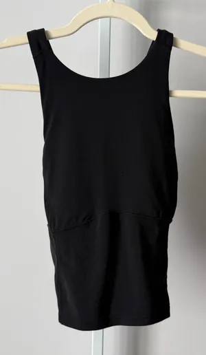 Lululemon 4 Black‎ Tank Top Yoga Workout Athleisure Activewear Workout Gym thumbnail 1