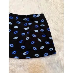 Zara Women's Sz Small Lips Printed Mini Skirt Black Blue Zip Back A-Line Viscose thumbnail 7