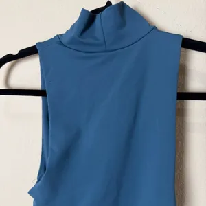 ZARA Teal Mock Neck Tie Scrunch Side Sleeveless Top Size Medium thumbnail 6