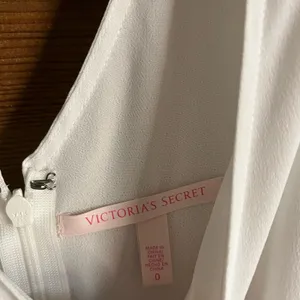 Victoria’s Secret White And Black‎ Dress Size 0 thumbnail 10