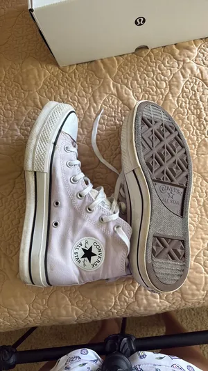 High-Top Converse Chuck Taylor All Star Platform thumbnail 3