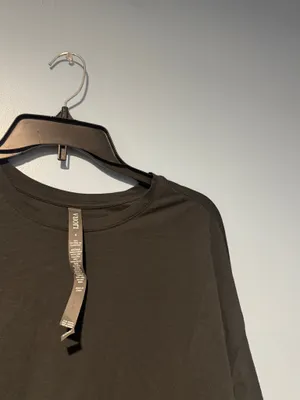 Vuori Long Sleeve Feather Tee thumbnail 4