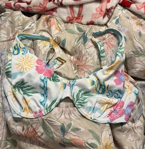 Curvy hollister swimsuit top thumbnail 1