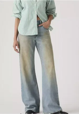 New Levi's 30x31 Premium Loose Boot Women's Jeans Off Roading Medium Wash thumbnail 1
