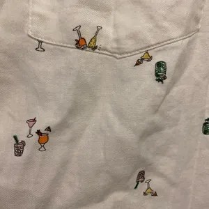 Old Navy Womens Button Up Shirt M Medium Bust 38” White Cocktails Drinks Print thumbnail 4