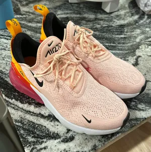 Nike Air Max 270 Shoes thumbnail 1