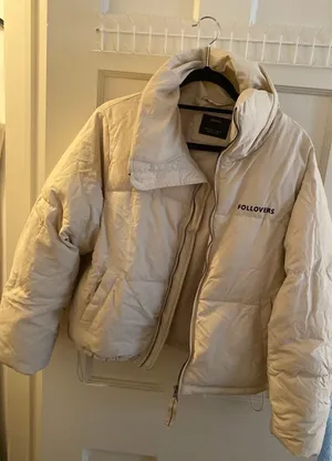 Bershka Cream Colored Puffer Jacket thumbnail 1