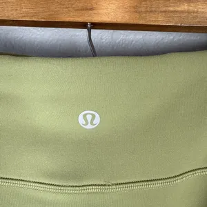 Lululemon Invigorate High-Rise Tight 25"‎ Size 10 Bronze Green Side Pockets thumbnail 4