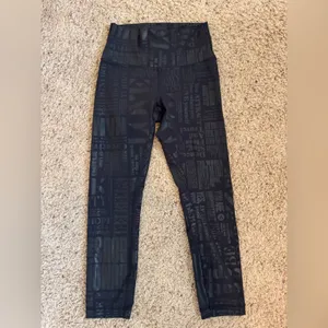 Lululemon Black Activewear Leggings size 4 thumbnail 2
