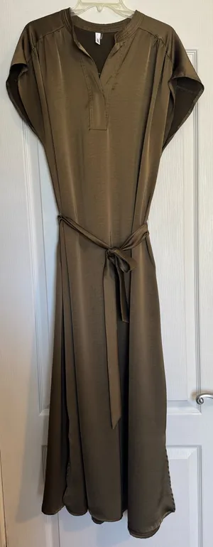 Glam olive green silky tie waist short sleeve maxi dress with side slits thumbnail 3