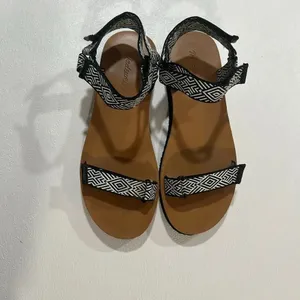 Madewell Black & White Geometric Strap Sandals Size 8.5 Boho Tribal Flat Sandals thumbnail 2