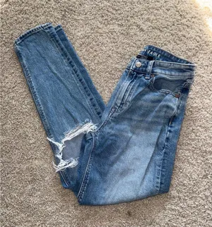 American Eagle Mom Jeans Holes thumbnail 1