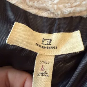Thread Supply Ivory Soft Sherpa‎ Fuzzy Fleece Jacket Coat Black Trim small Snap thumbnail 7