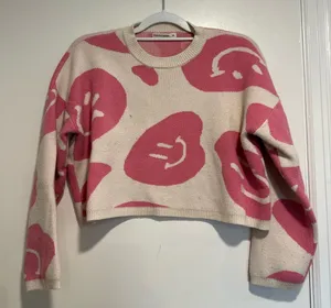Moon & Madison Sz:M Cropped Pink Smiley Face Crew Neck Oversized Sweater. thumbnail 1