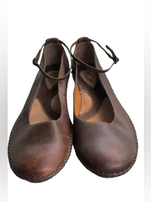 Clark’s Artisan Collection Brown Leather Mary Jane Wedge Classic Comfort thumbnail 2