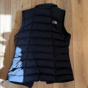 The North Face Women's Black Puffer Vest thumbnail 4